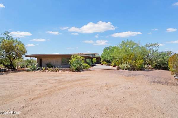 1.77 Acres of Land with Home for Lease in Paradise Valley, Arizona