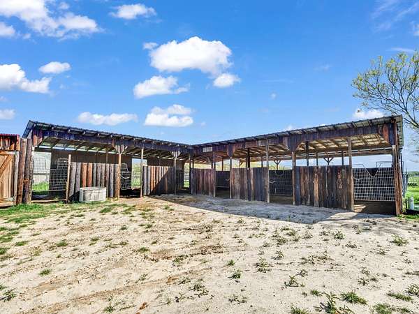 10 Acres of Land with Home for Lease in Alvord, Texas