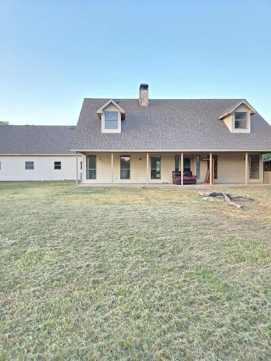 9.9 Acres of Land with Home for Lease in Pilot Point, Texas
