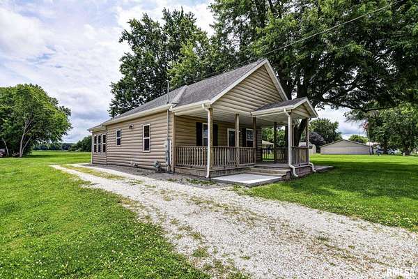 2 Acres of Land with Home for Sale in Taylorville, Illinois