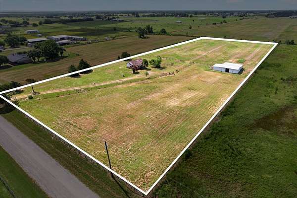 5 Acres of Residential Land for Sale in Pilot Point, Texas