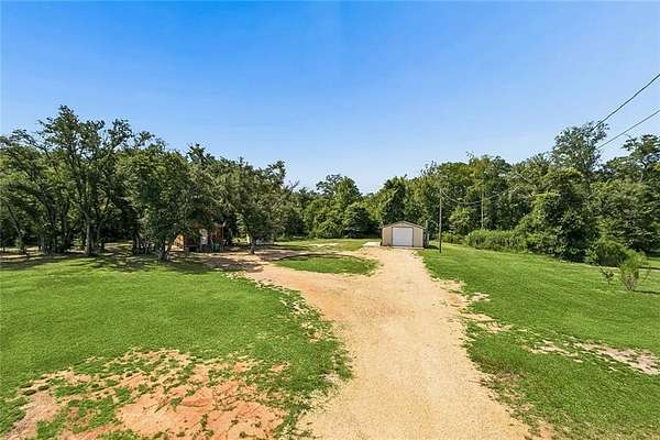 8 Acres of Land with Home for Sale in Ponchatoula, Louisiana