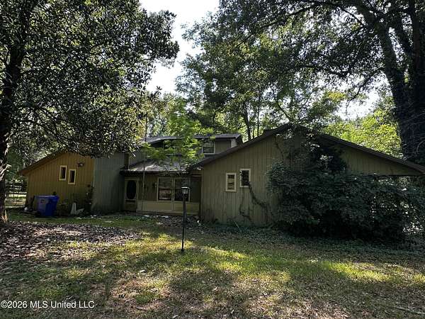 16.8 Acres of Land with Home for Sale in Braxton, Mississippi