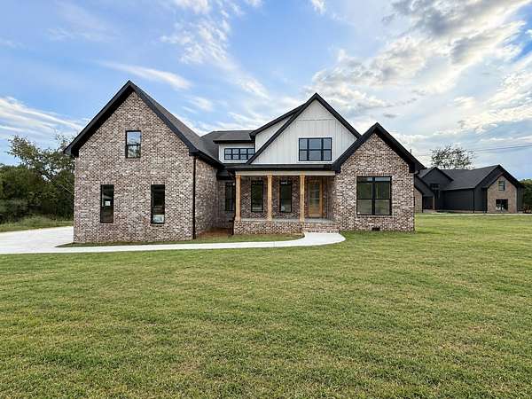 2.62 Acres of Land with Home for Sale in Murfreesboro, Tennessee