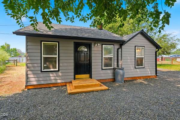 2 Acres of Land with Home for Sale in Prineville, Oregon