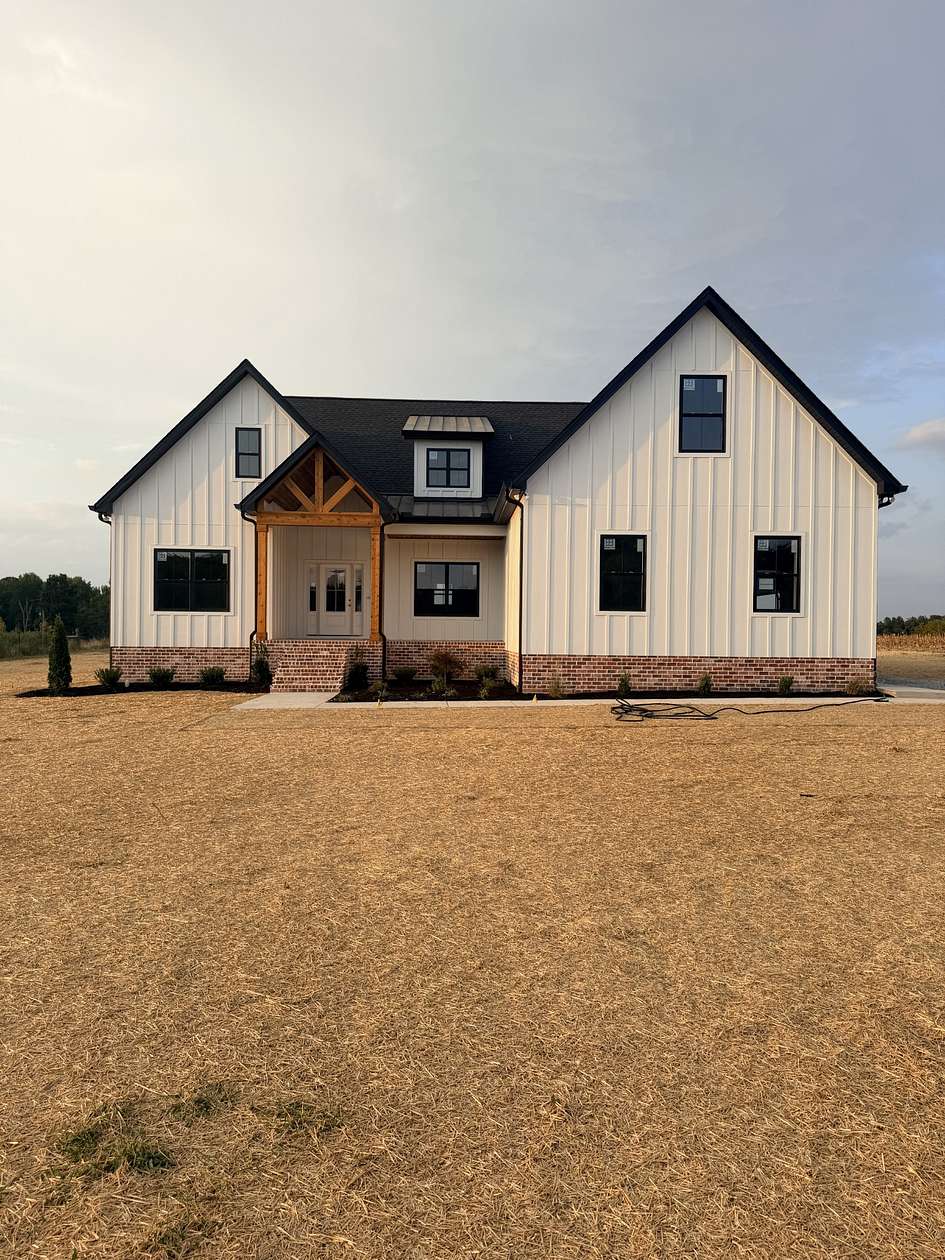 2.3 Acres of Land with Home for Sale in Cottontown, Tennessee