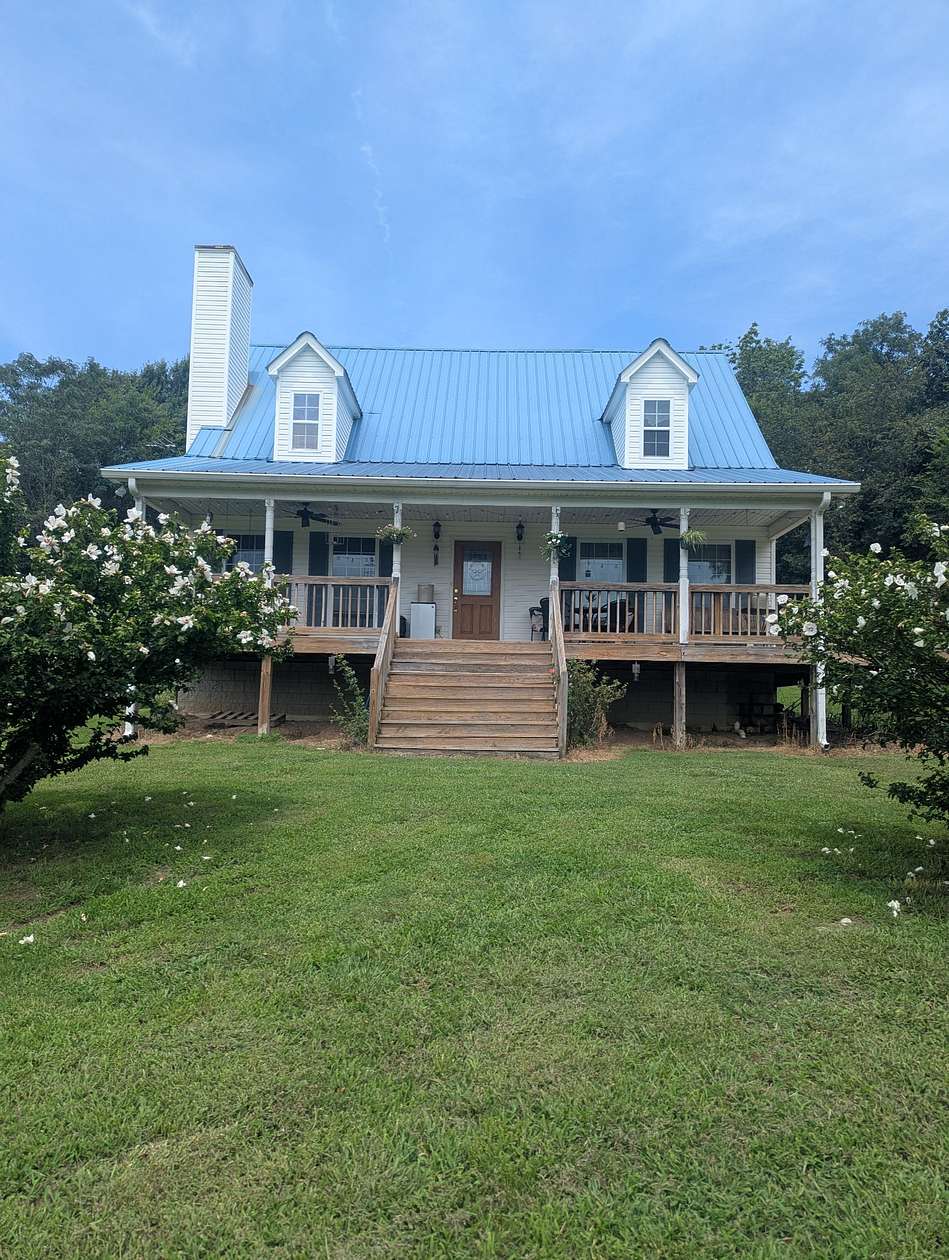 10.2 Acres of Recreational Land with Home for Sale in Watertown, Tennessee