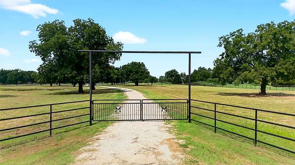 11 Acres of Land for Sale in Whitesboro, Texas