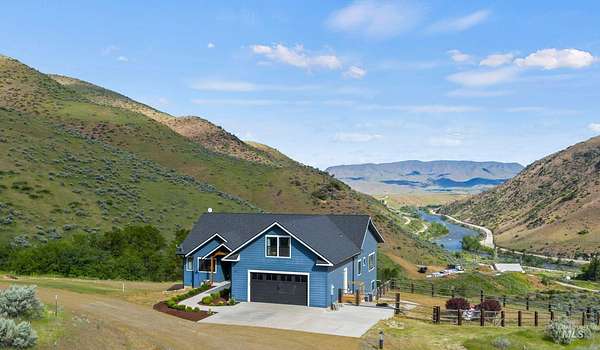 6 Acres of Land with Home for Sale in Horseshoe Bend, Idaho