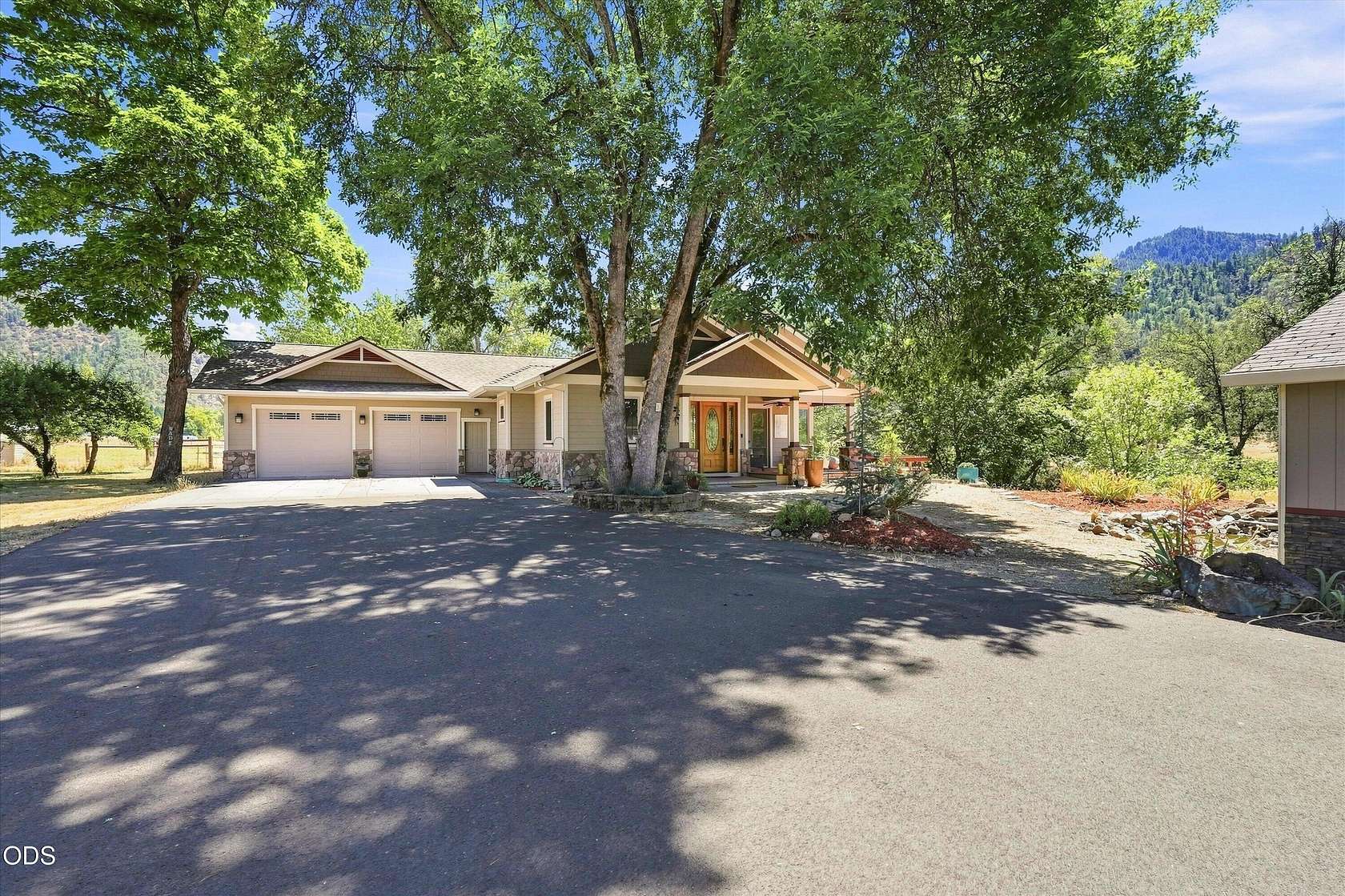 8.68 Acres of Land with Home for Sale in Rogue River, Oregon