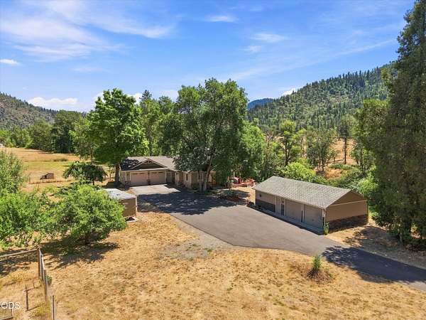 8.68 Acres of Land with Home for Sale in Rogue River, Oregon