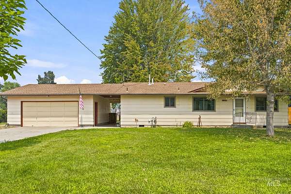 1.53 Acres of Land with Home for Sale in Payette, Idaho