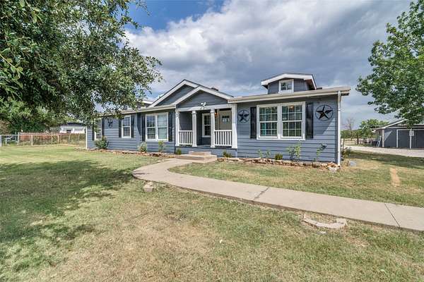 2.5 Acres of Land with Home for Sale in Terrell, Texas