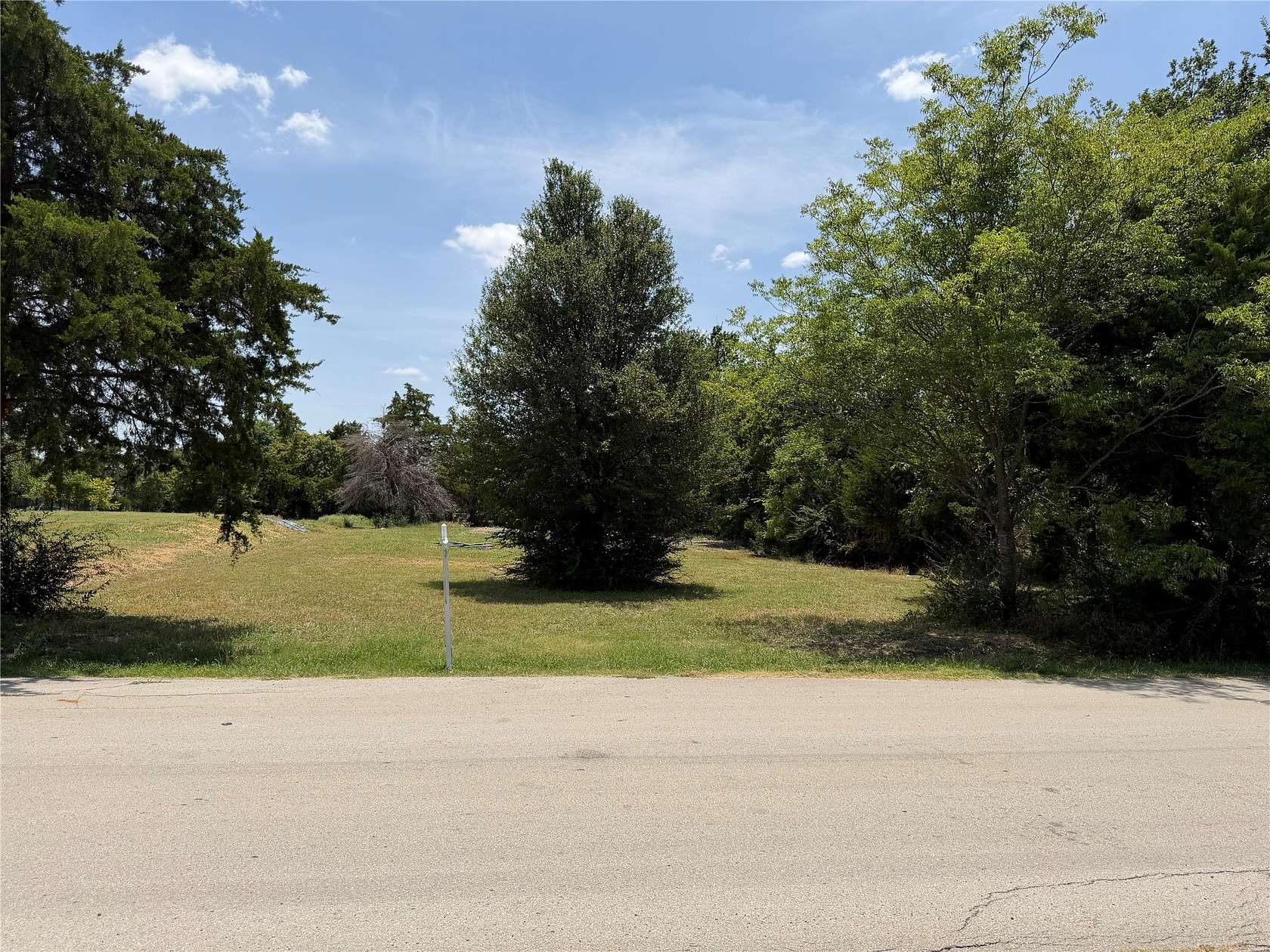 0.99 Acres of Residential Land for Sale in DeSoto, Texas