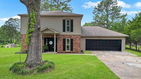 1.52 Acres of Land with Home for Sale in Jonesboro, Arkansas
