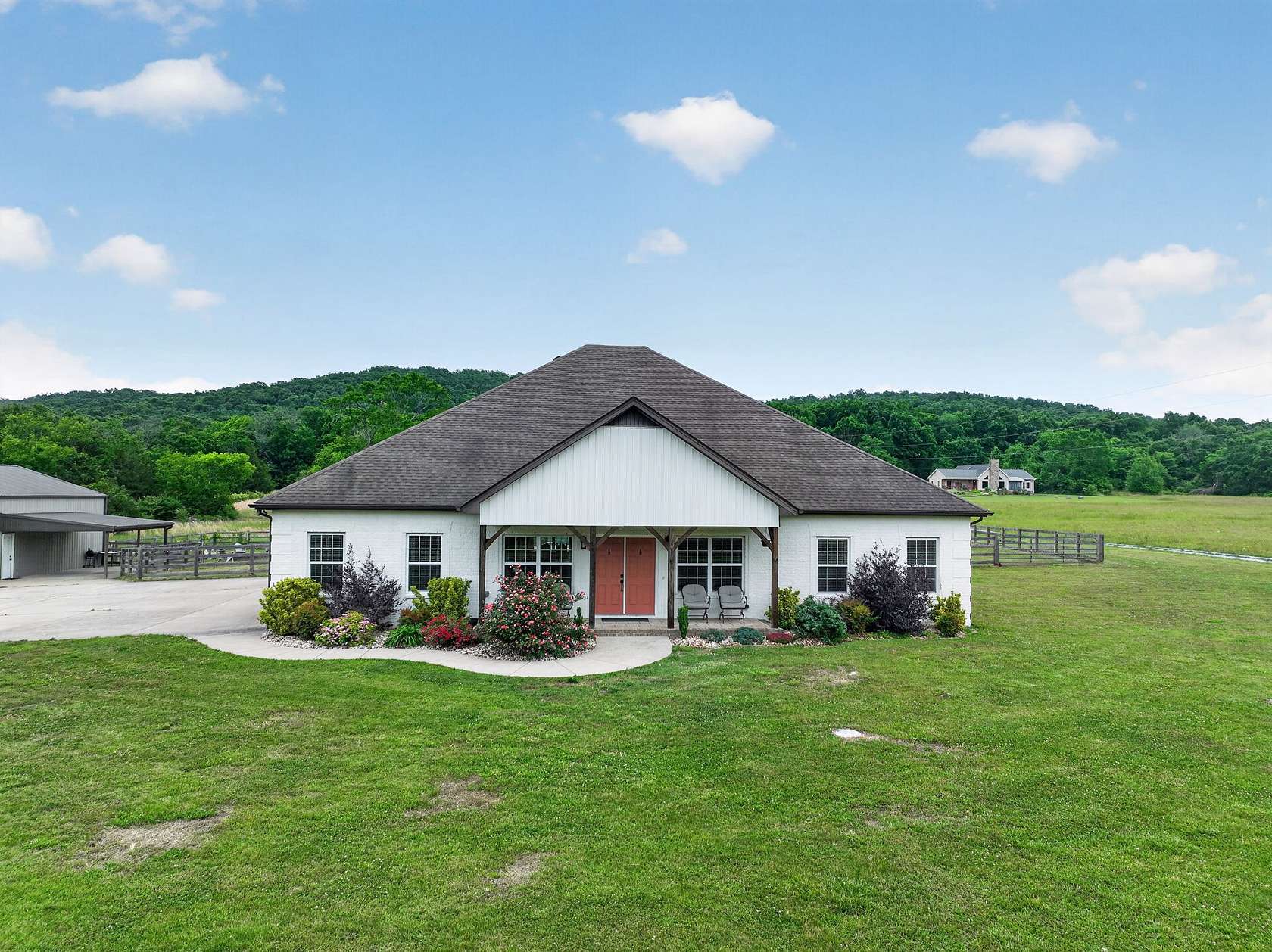 8.4 Acres of Land with Home for Sale in Murfreesboro, Tennessee