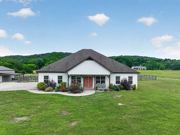 8.4 Acres of Land with Home for Sale in Murfreesboro, Tennessee