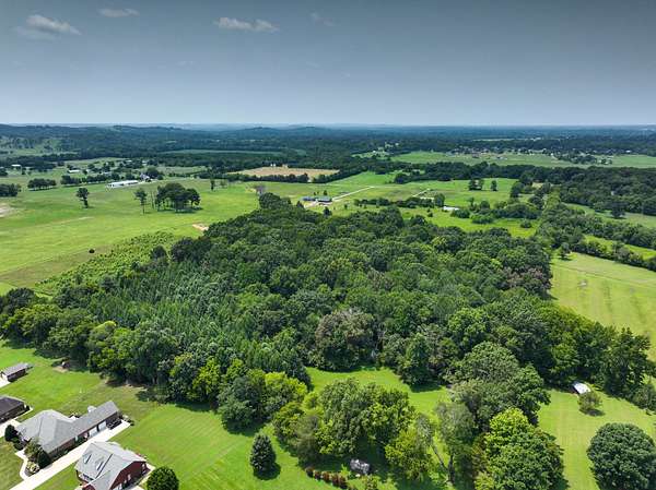 25 Acres of Land for Sale in Shelbyville, Tennessee