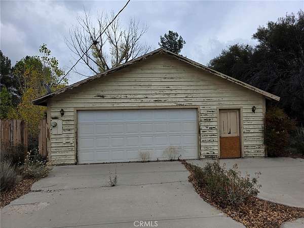 20 Acres of Land with Home for Sale in Hesperia, California