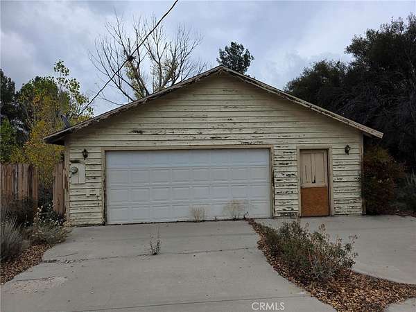 20 Acres of Land with Home for Sale in Hesperia, California