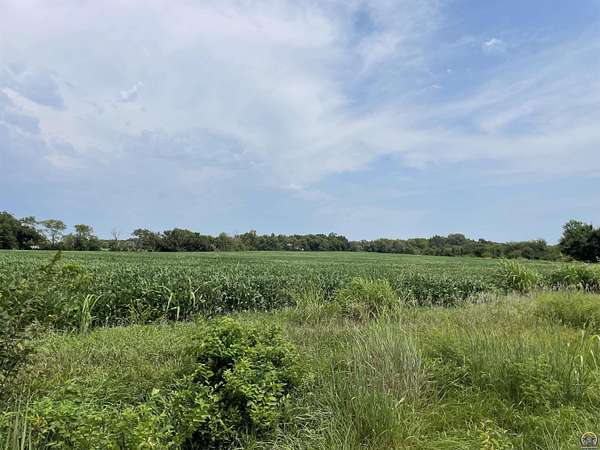 23 Acres of Agricultural & Residential Land for Sale in Meriden, Kansas