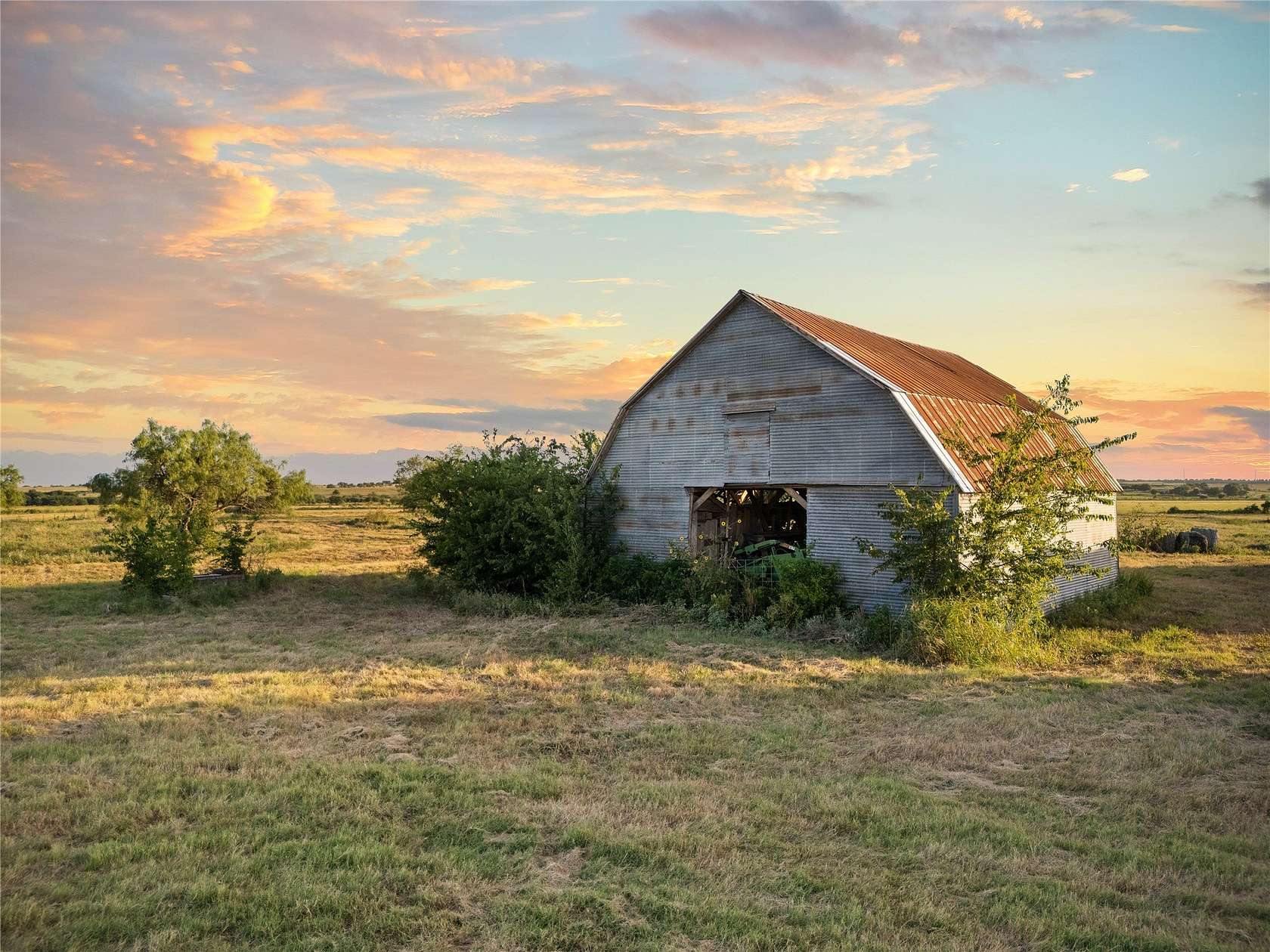 488 Acres of Land for Sale in Clifton, Texas