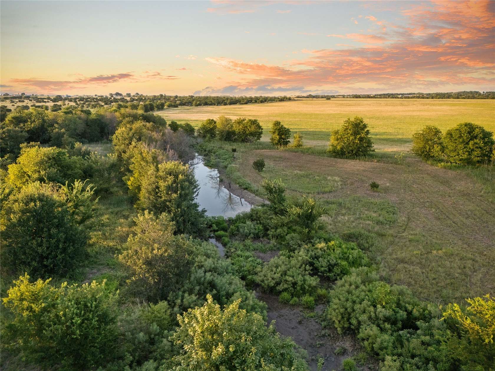 488 Acres of Land for Sale in Clifton, Texas
