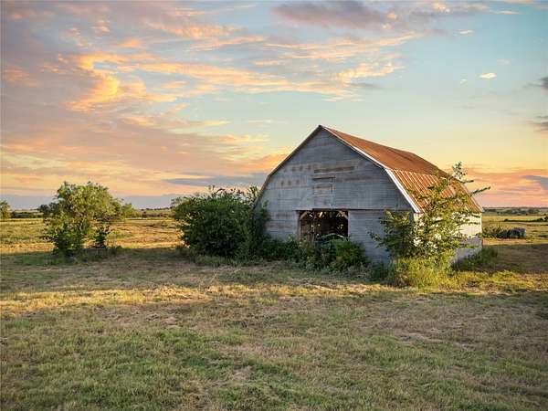 488 Acres of Land for Sale in Clifton, Texas