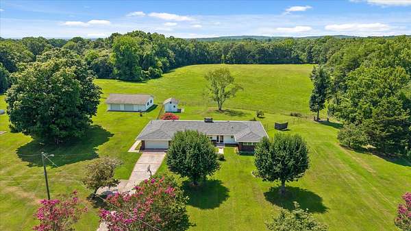 34 Acres of Land with Home for Sale in Trenton, Georgia