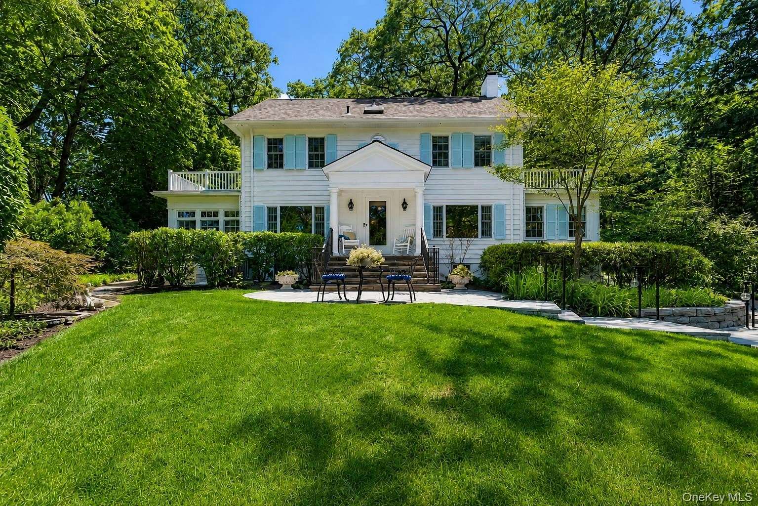 2.1 Acres of Land with Home for Sale in Huntington Bay, New York