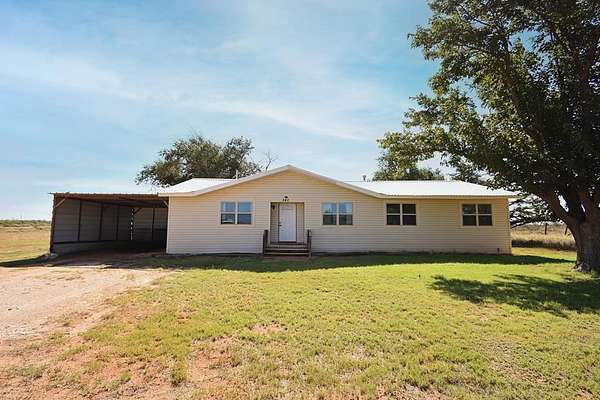 1.5 Acres of Land with Home for Sale in Seminole, Texas