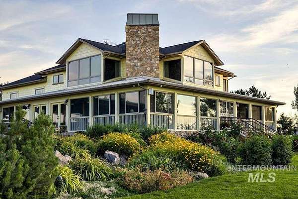 13.1 Acres of Land with Home for Sale in Buhl, Idaho