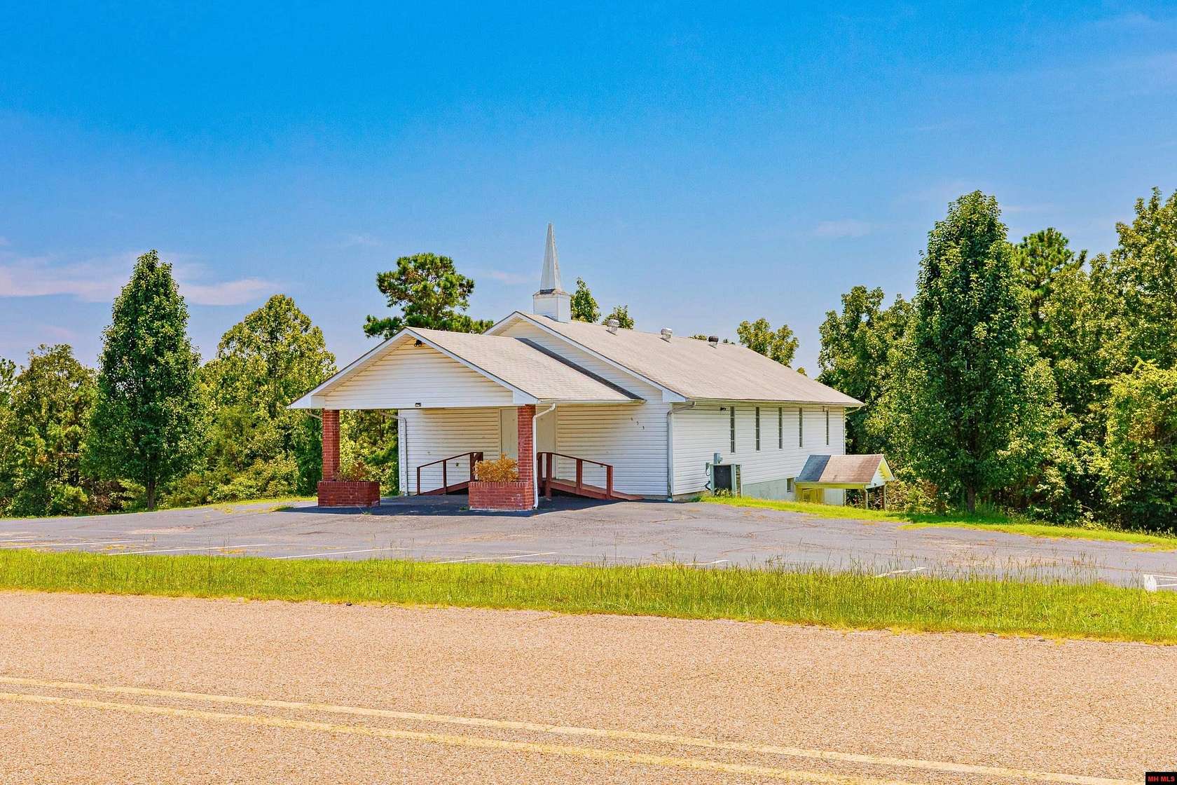 3 Acres of Improved Mixed-Use Land for Sale in Norfork, Arkansas
