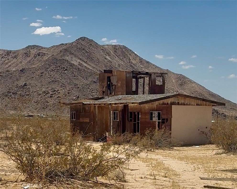 5 Acres of Improved Residential Land for Sale in Landers, California