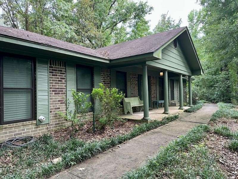 6 Acres of Land with Home for Sale in Tupelo, Mississippi