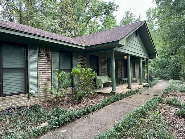 6 Acres of Land with Home for Sale in Tupelo, Mississippi
