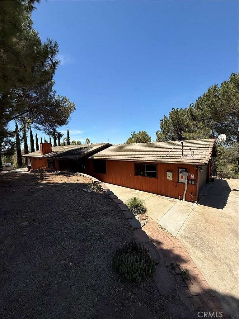 2.9 Acres of Land with Home for Lease in Valley Center, California