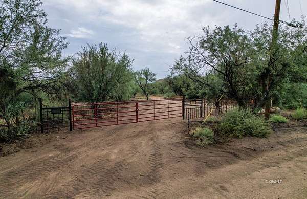 9.47 Acres of Improved Land for Sale in Pima, Arizona