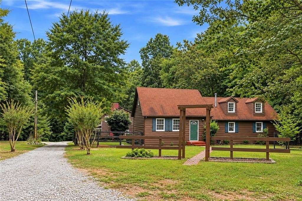2.6 Acres of Improved Mixed-Use Land for Sale in Gainesville, Georgia