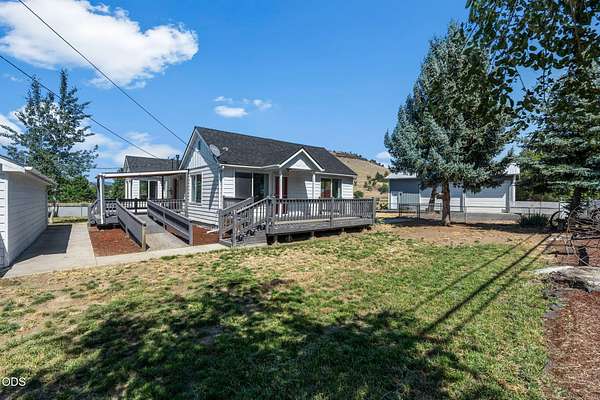 2.12 Acres of Land with Home for Sale in Prineville, Oregon
