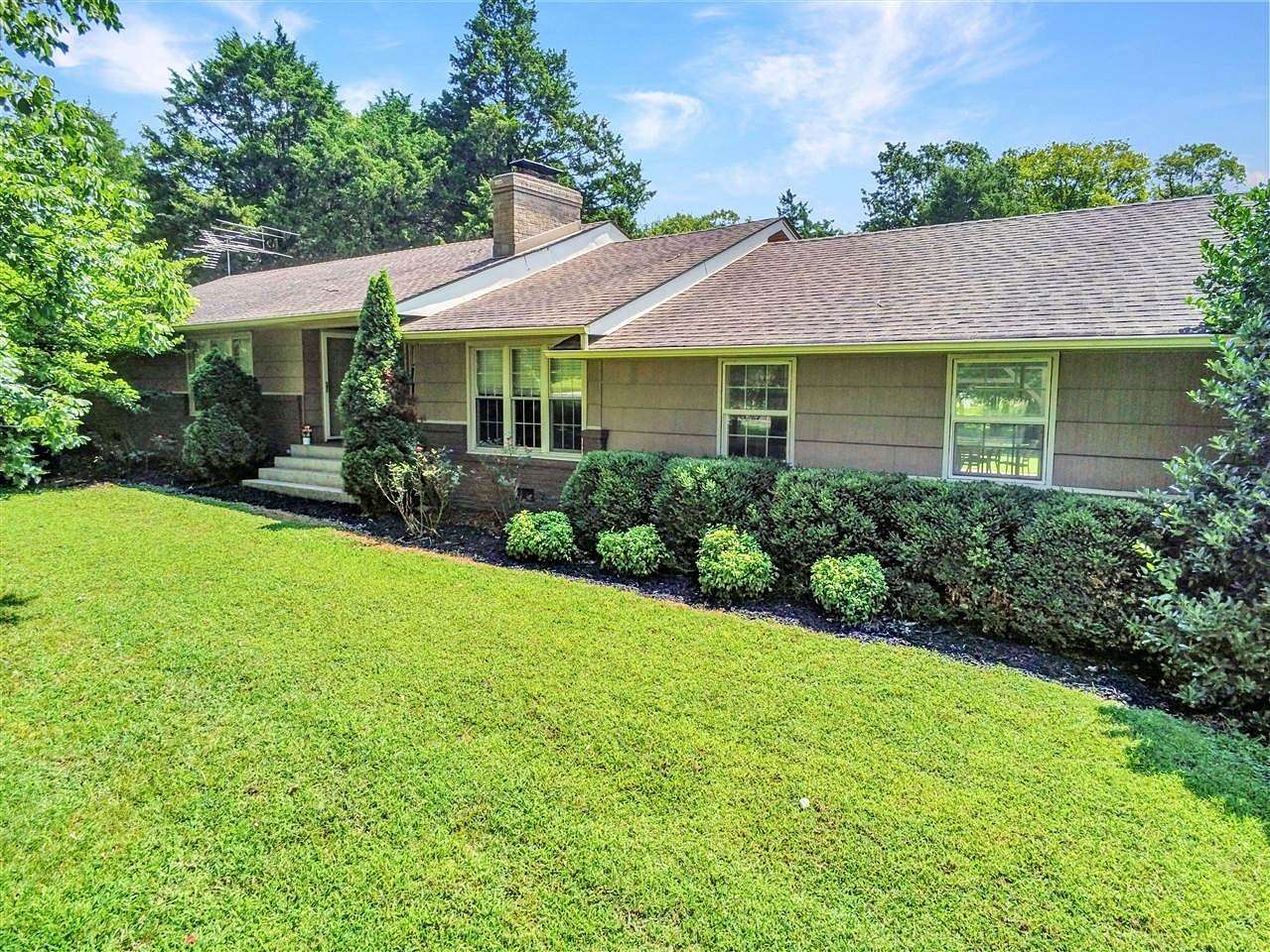 1.5 Acres of Land with Home for Sale in Franklin, Kentucky