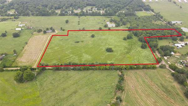 21.5 Acres of Land for Sale in Mount Pleasant, Texas