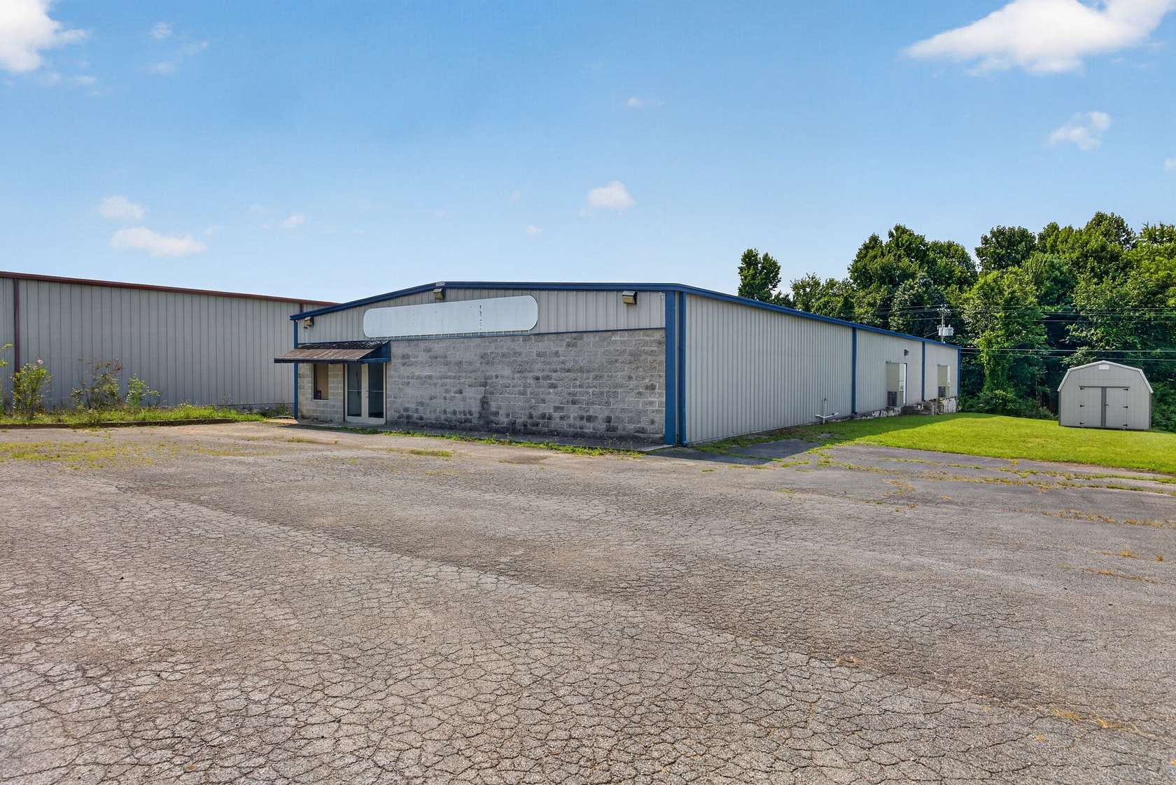2 Acres of Improved Commercial Land for Sale in Jamestown, Tennessee