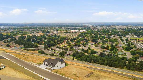 0.33 Acres of Residential Land for Sale in Kennewick, Washington