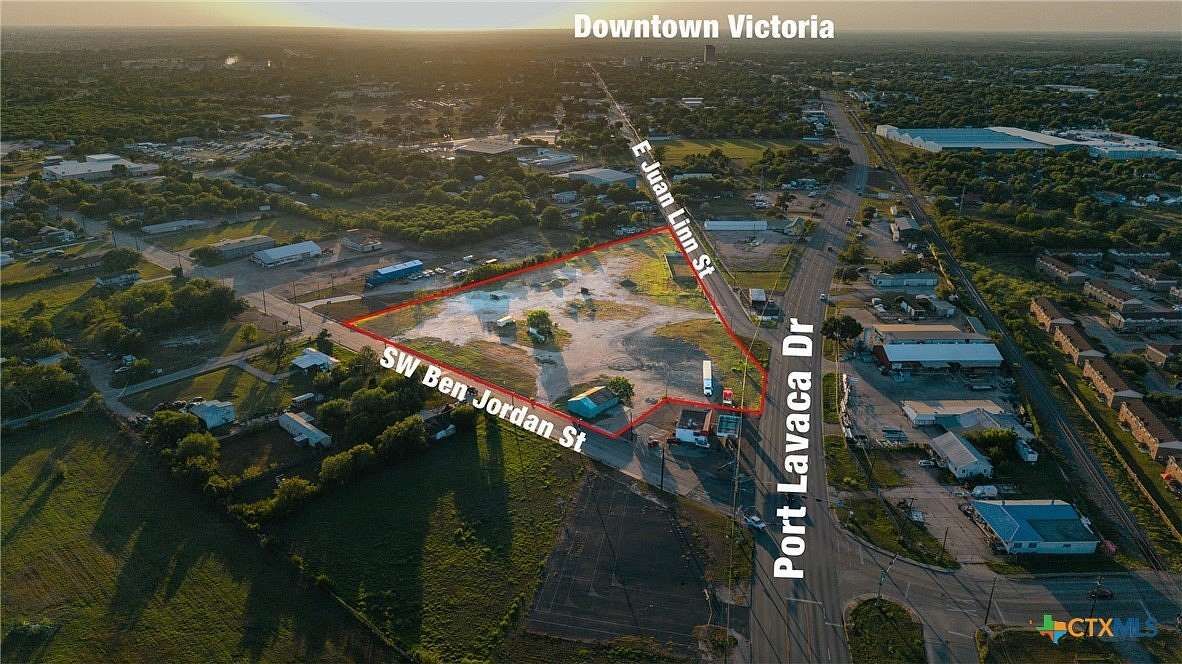 6 Acres of Improved Commercial Land for Sale in Victoria, Texas