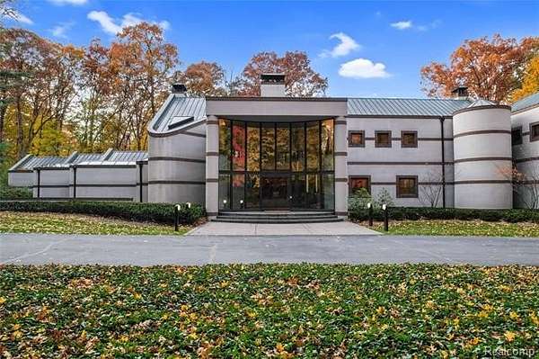 3.3 Acres of Land with Home for Sale in Bloomfield Hills, Michigan