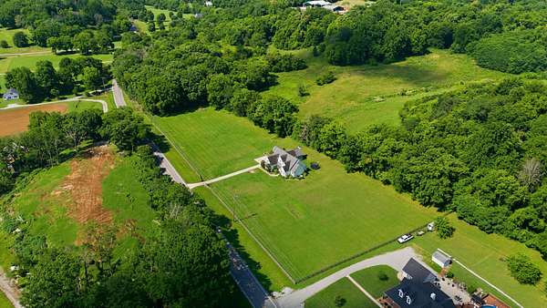 5 Acres of Land with Home for Lease in College Grove, Tennessee