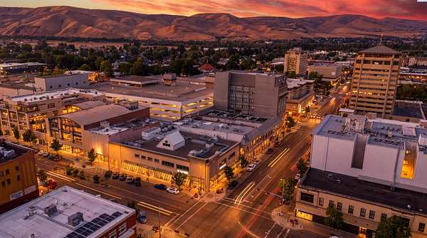 0.34 Acres of Mixed-Use Land for Lease in Yakima, Washington