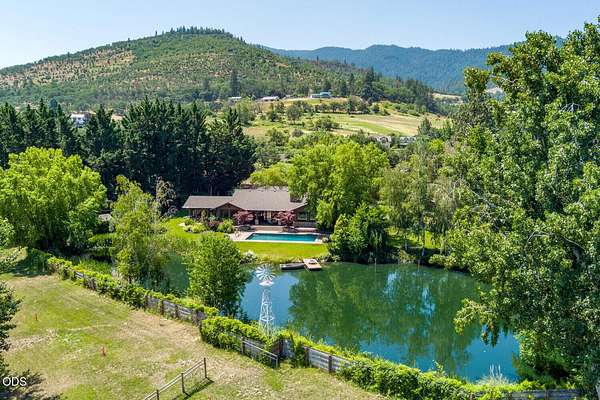 8.66 Acres of Land with Home for Sale in Ashland, Oregon