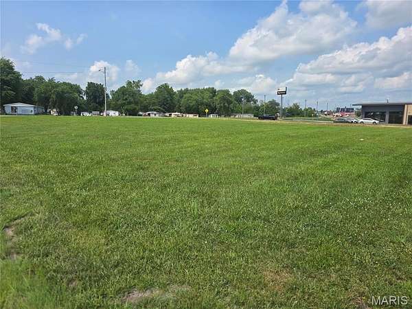 1.37 Acres of Mixed-Use Land for Sale in Greenville, Illinois